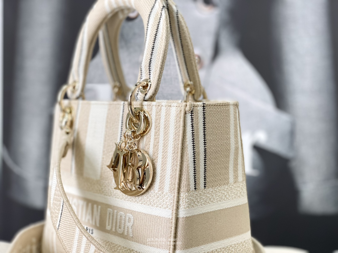 MEDIUM LADY D-LITE BAG