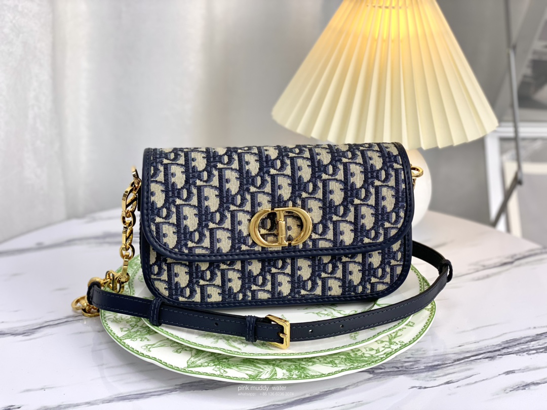 30 MONTAIGNE AVENUE BAG