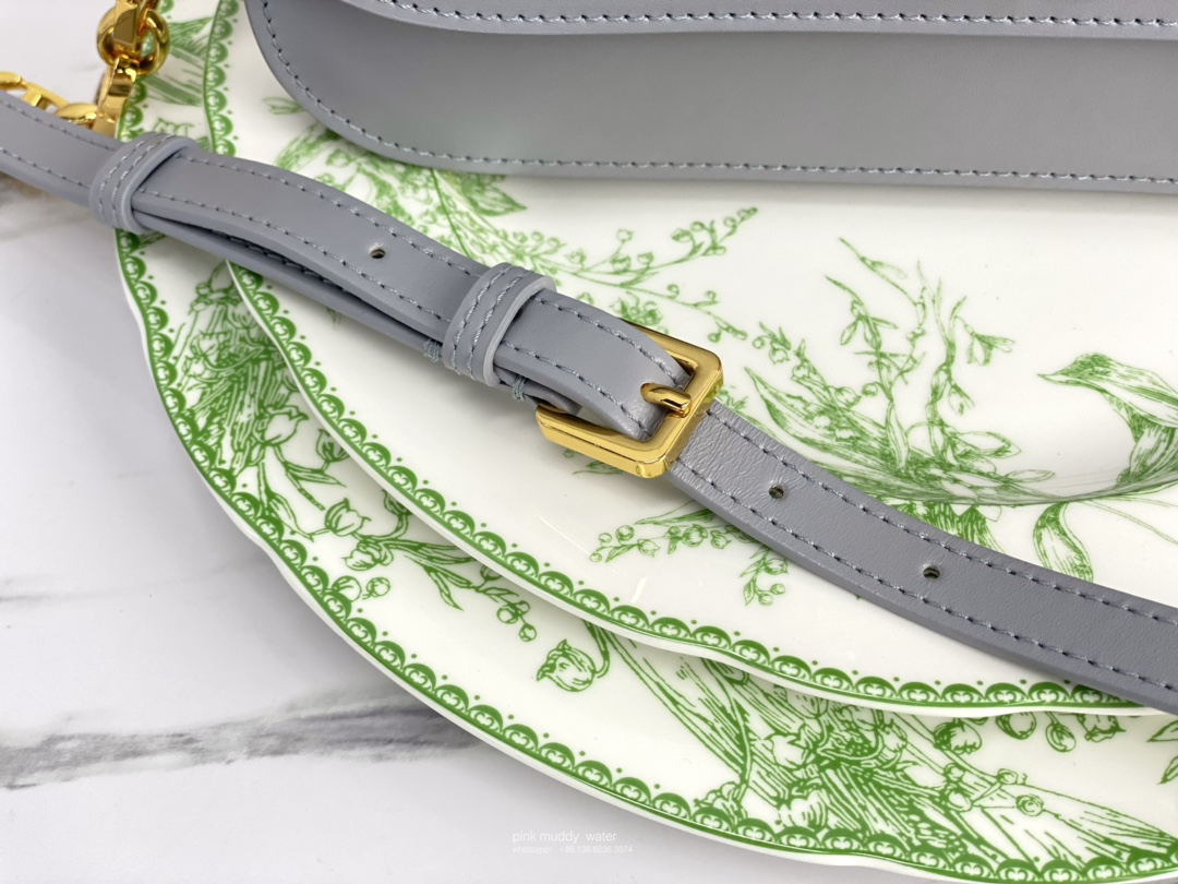 30 MONTAIGNE AVENUE BAG