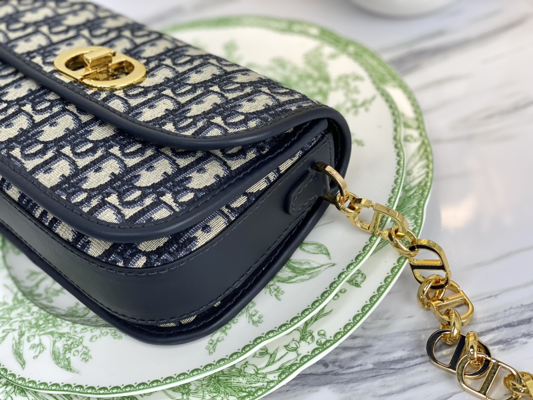 30 MONTAIGNE AVENUE BAG