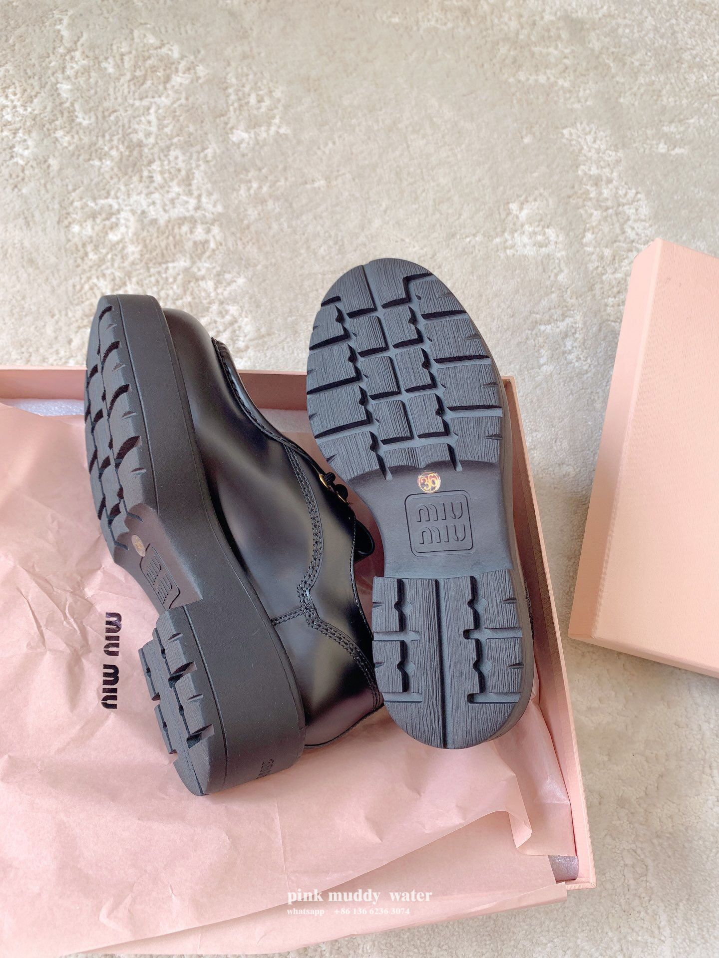 Leather lace-up shoes