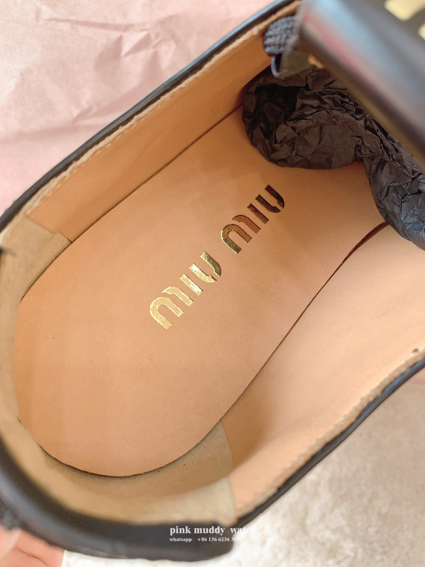 Leather lace-up shoes