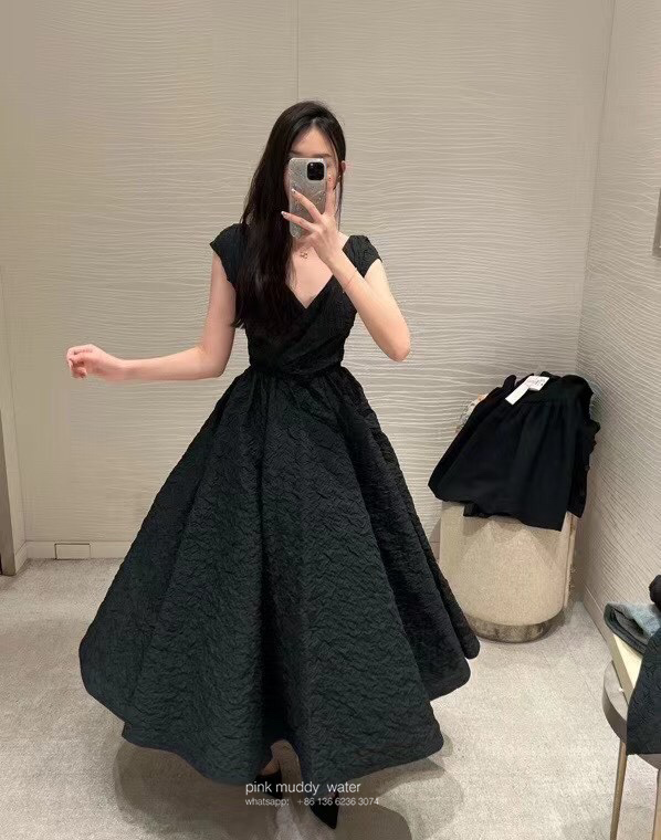 REGULAR-FIT MID-LENGTH DRESS