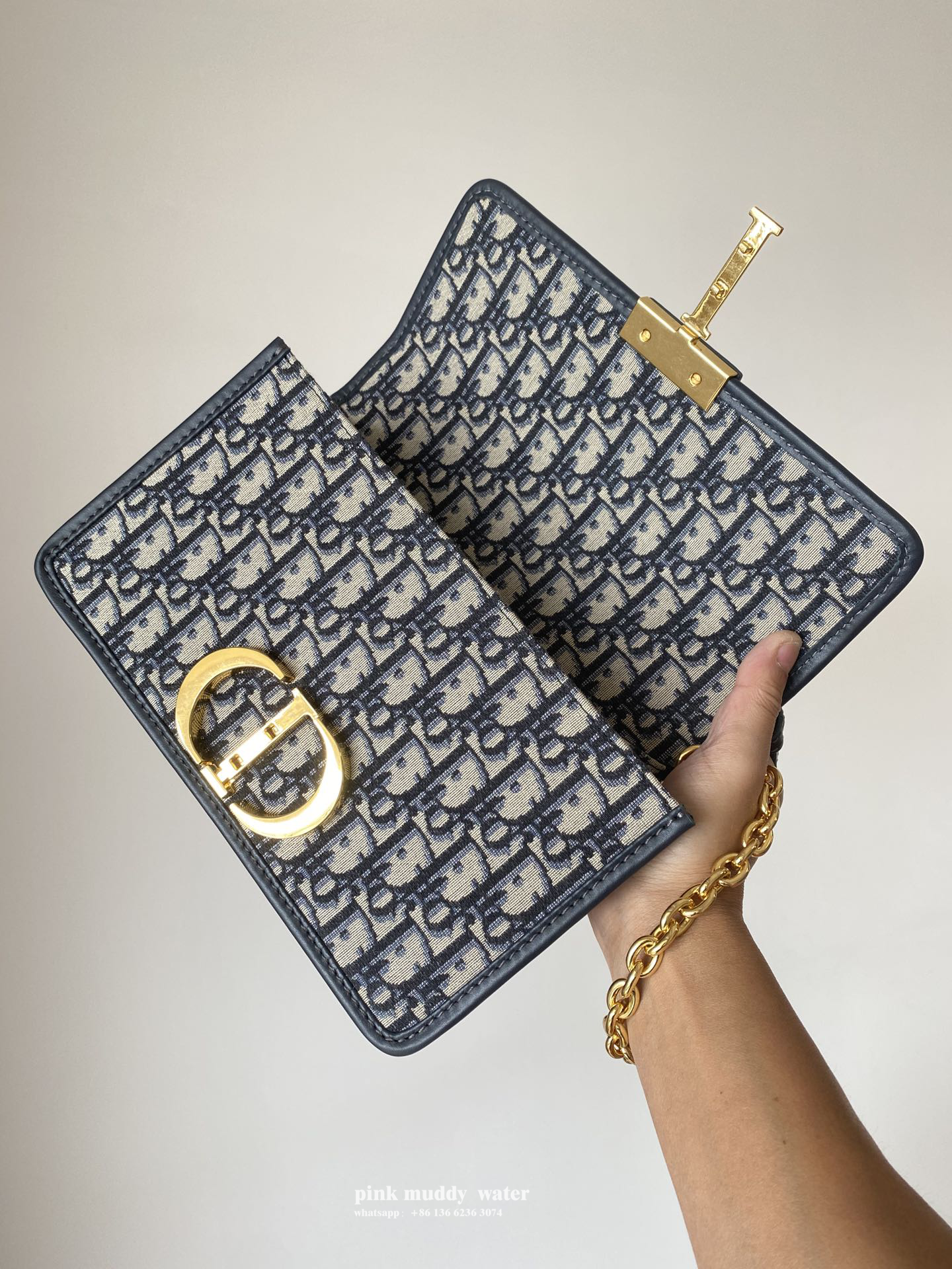 30 MONTAIGNE EAST-WEST BAG WITH CHAIN