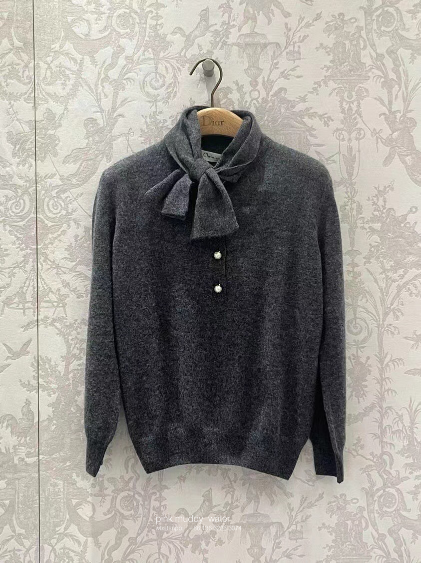 TIED COLLAR SWEATER