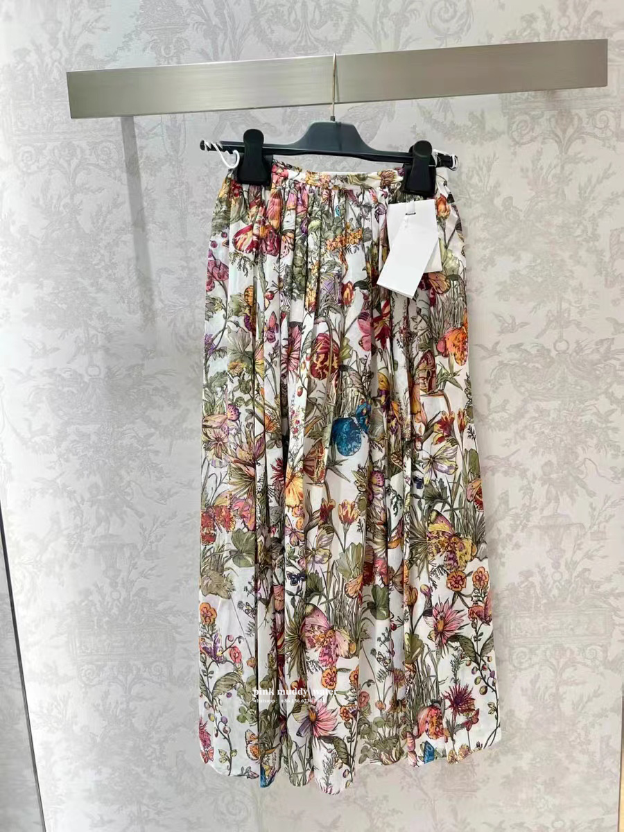 MID-LENGTH FLARED SKIRT