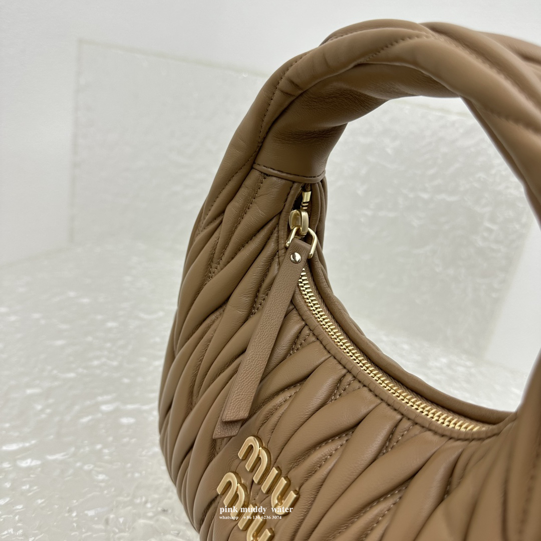 Wander Matelassé innovative monthly bag