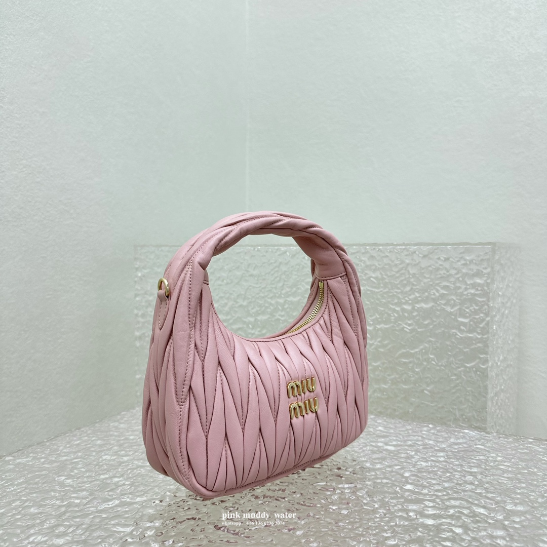 Wander Matelassé innovative monthly bag