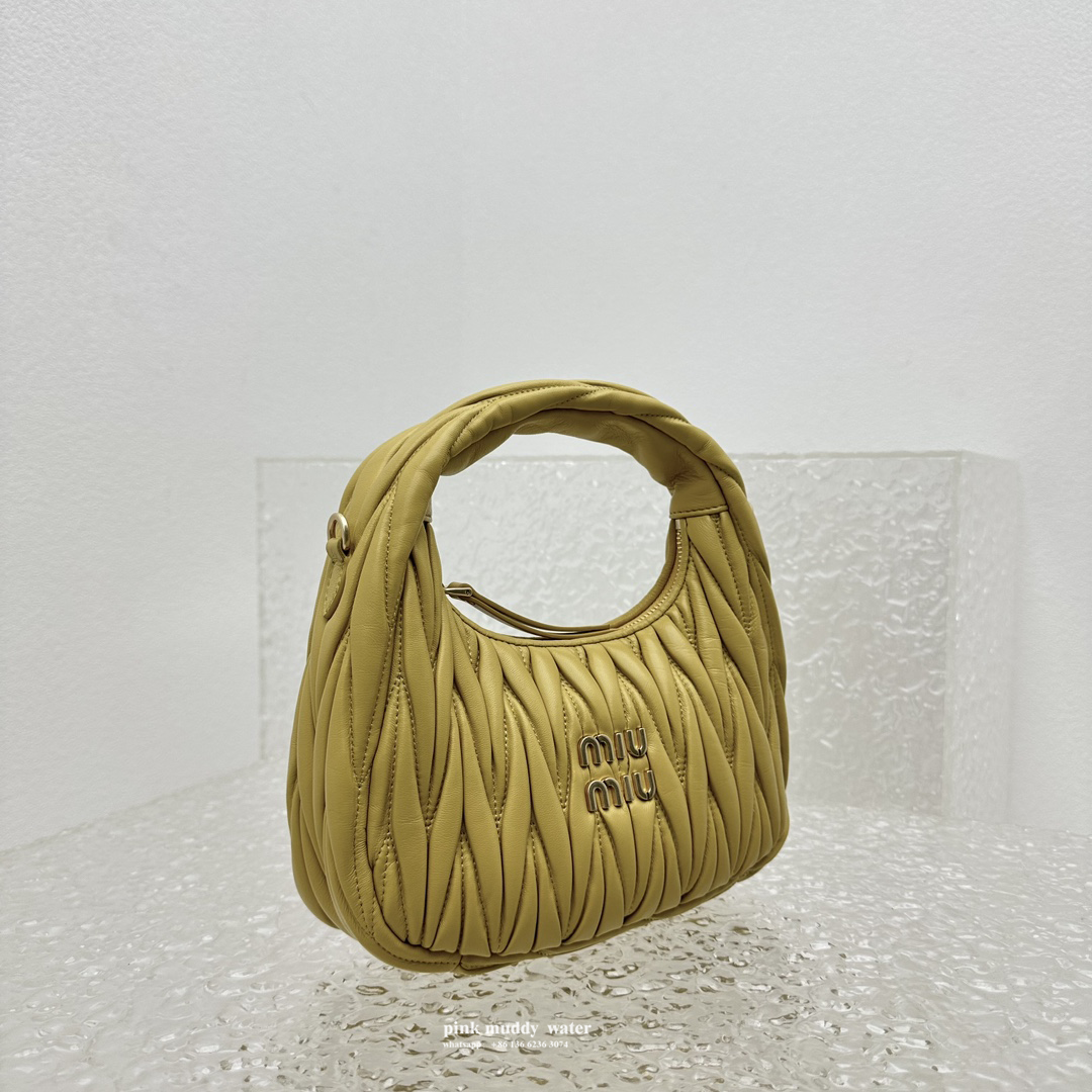 Wander Matelassé innovative monthly bag