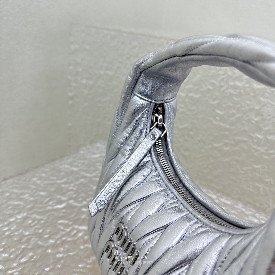 Wander Matelassé innovative monthly bag