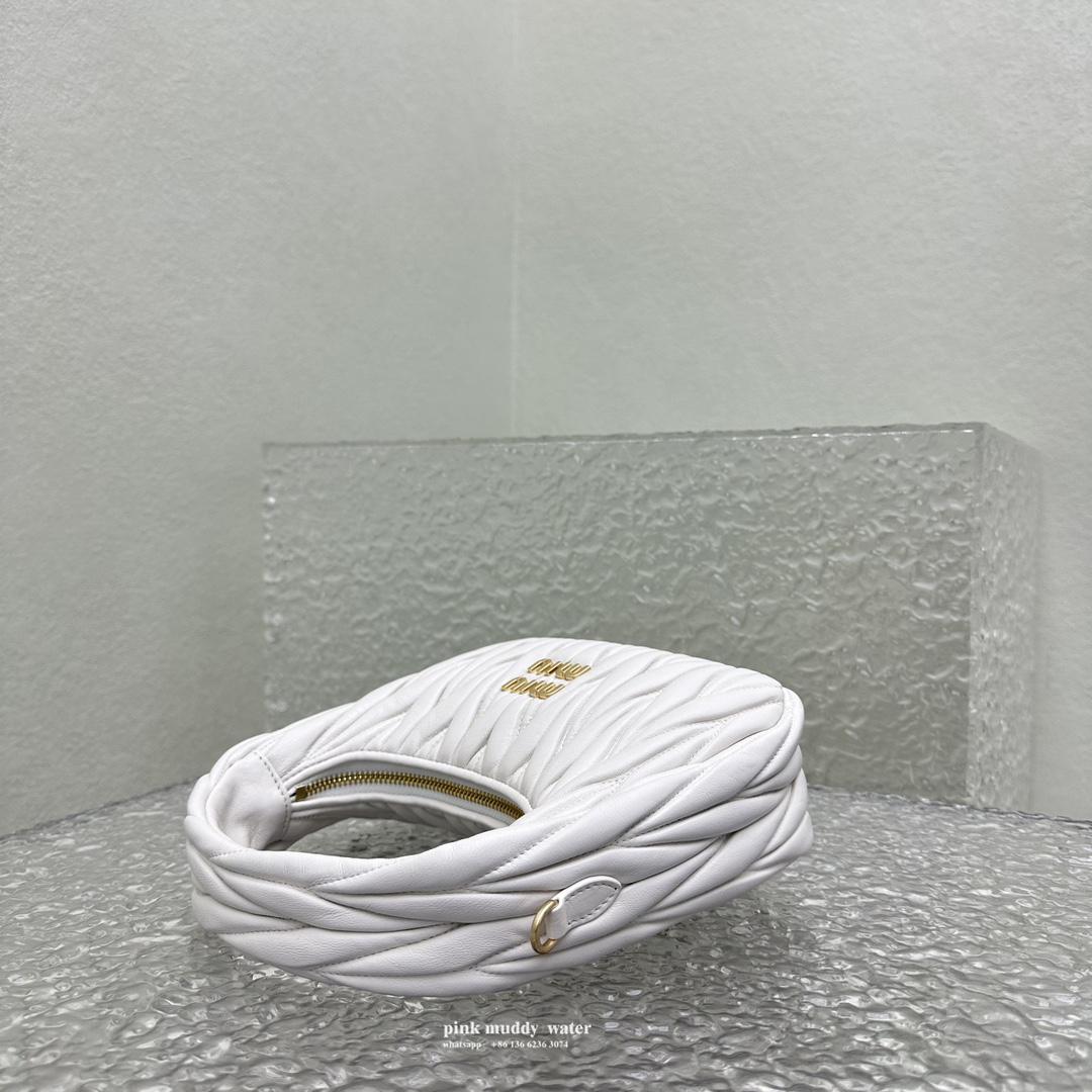 Wander Matelassé innovative monthly bag