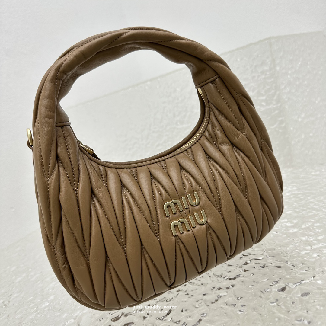 Wander Matelassé innovative monthly bag