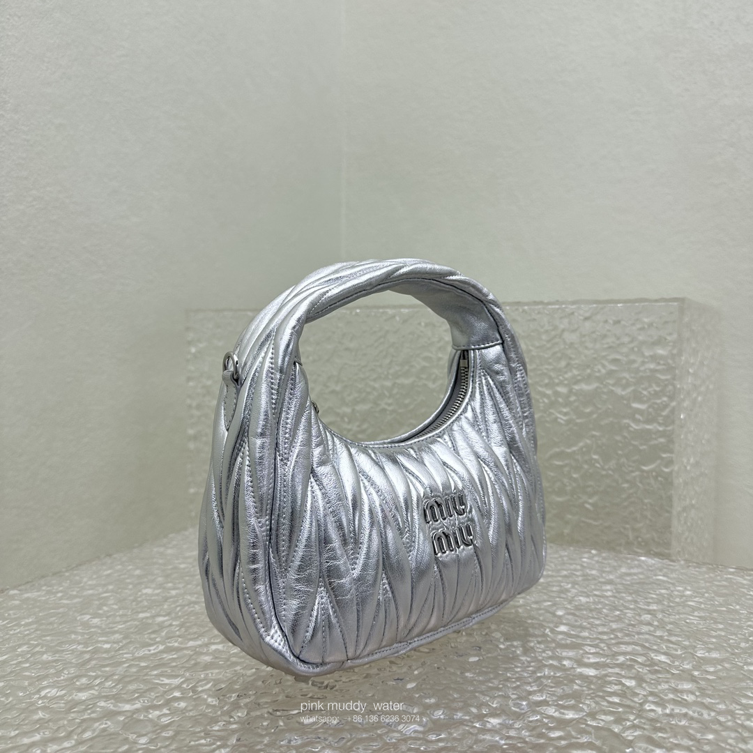 Wander Matelassé innovative monthly bag