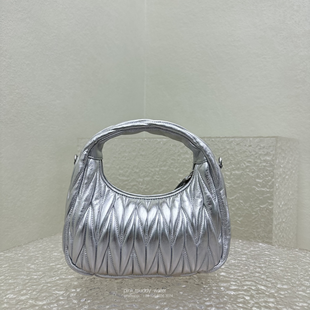 Wander Matelassé innovative monthly bag