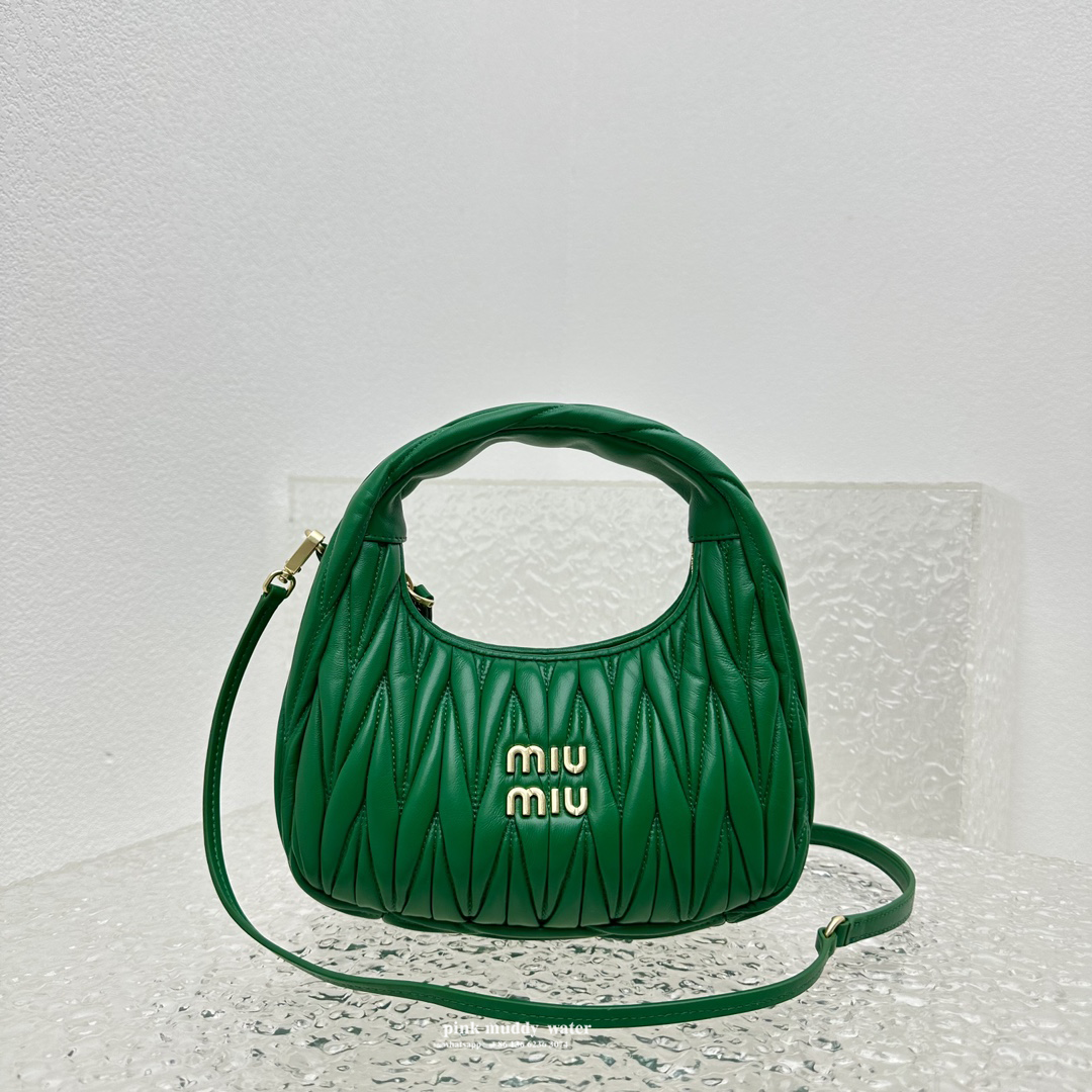 Wander Matelassé innovative monthly bag