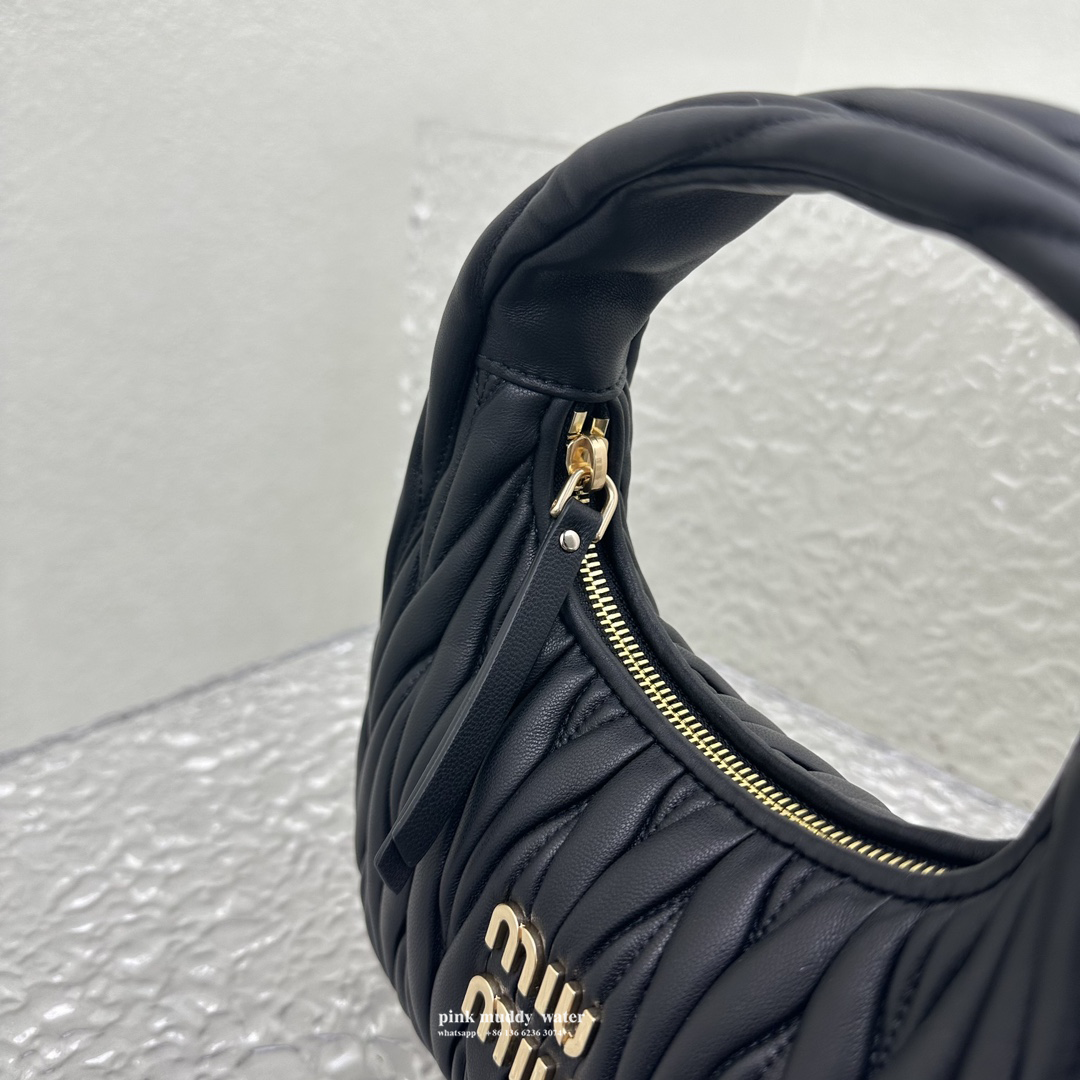 Wander Matelassé innovative monthly bag