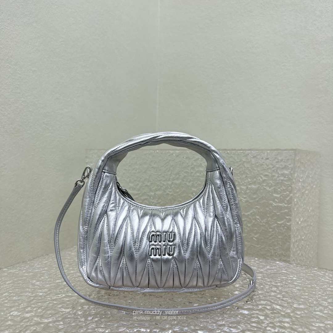 Wander Matelassé innovative monthly bag