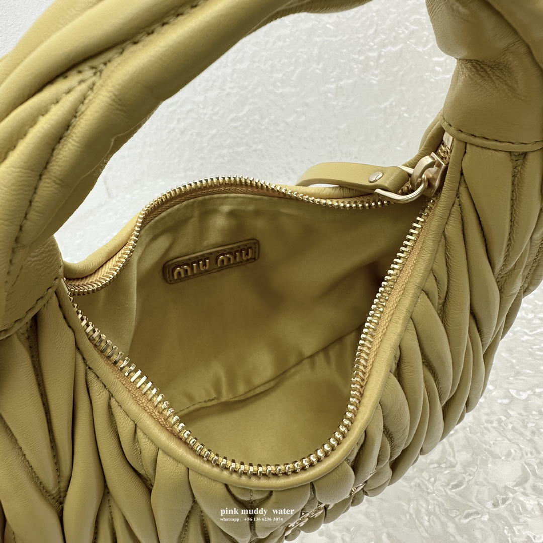 Wander Matelassé innovative monthly bag