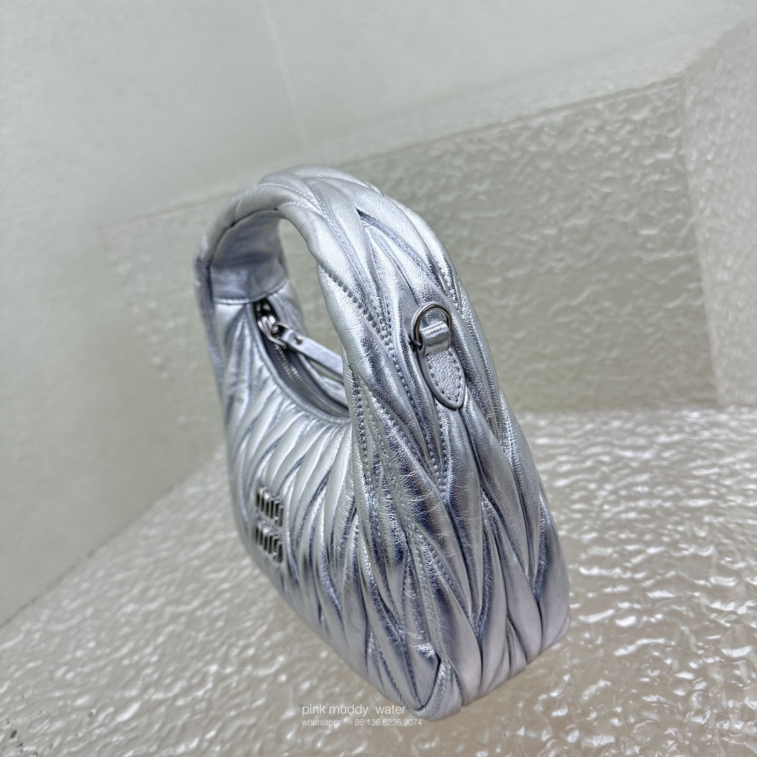 Wander Matelassé innovative monthly bag