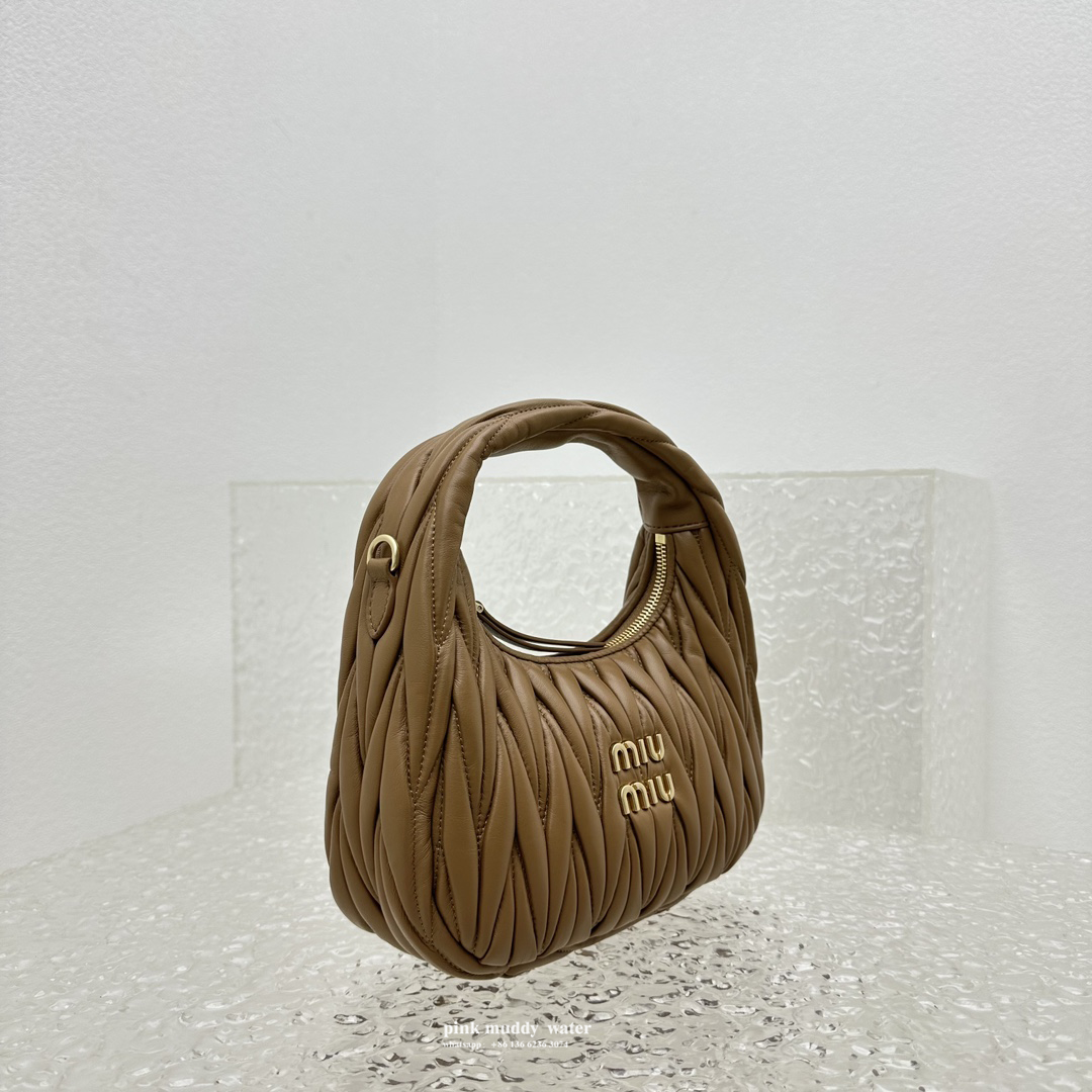 Wander Matelassé innovative monthly bag