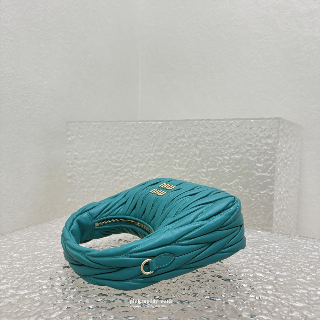 Wander Matelassé innovative monthly bag