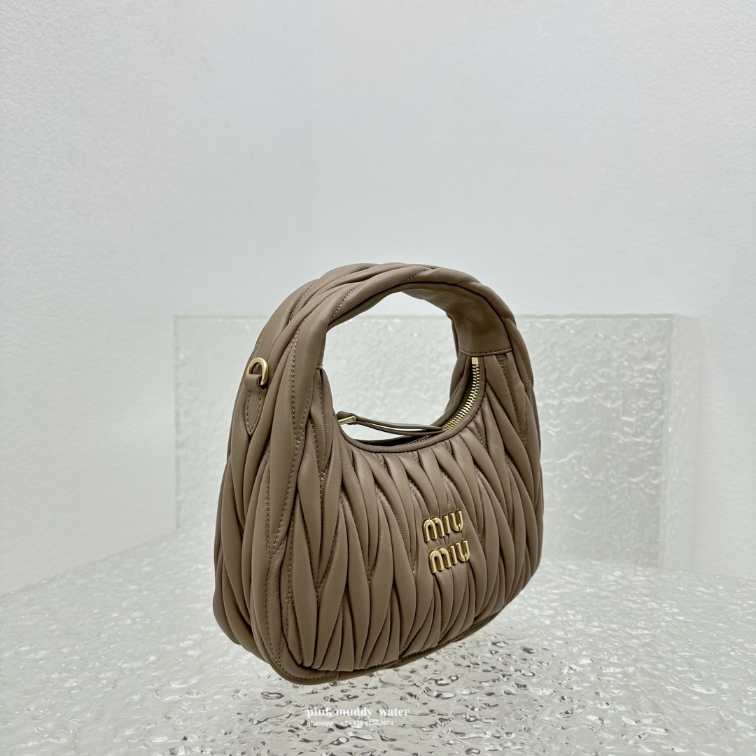 Wander Matelassé innovative monthly bag