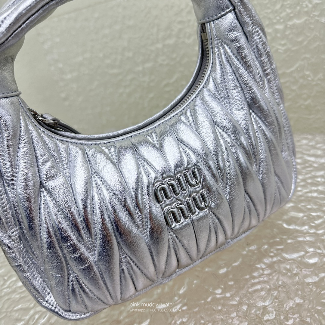 Wander Matelassé innovative monthly bag