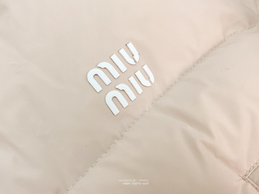 Short down jacket in functional fabric