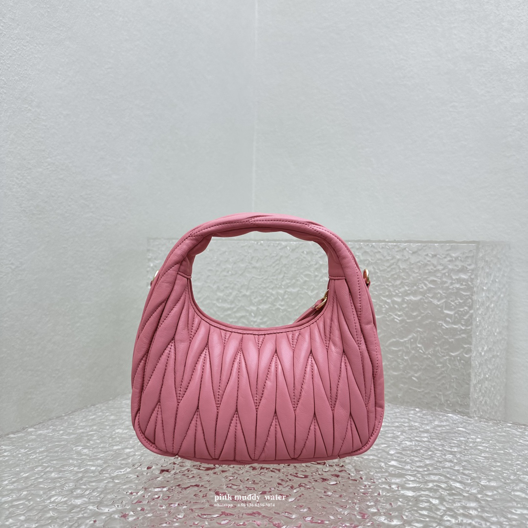 Wander Matelassé innovative monthly bag