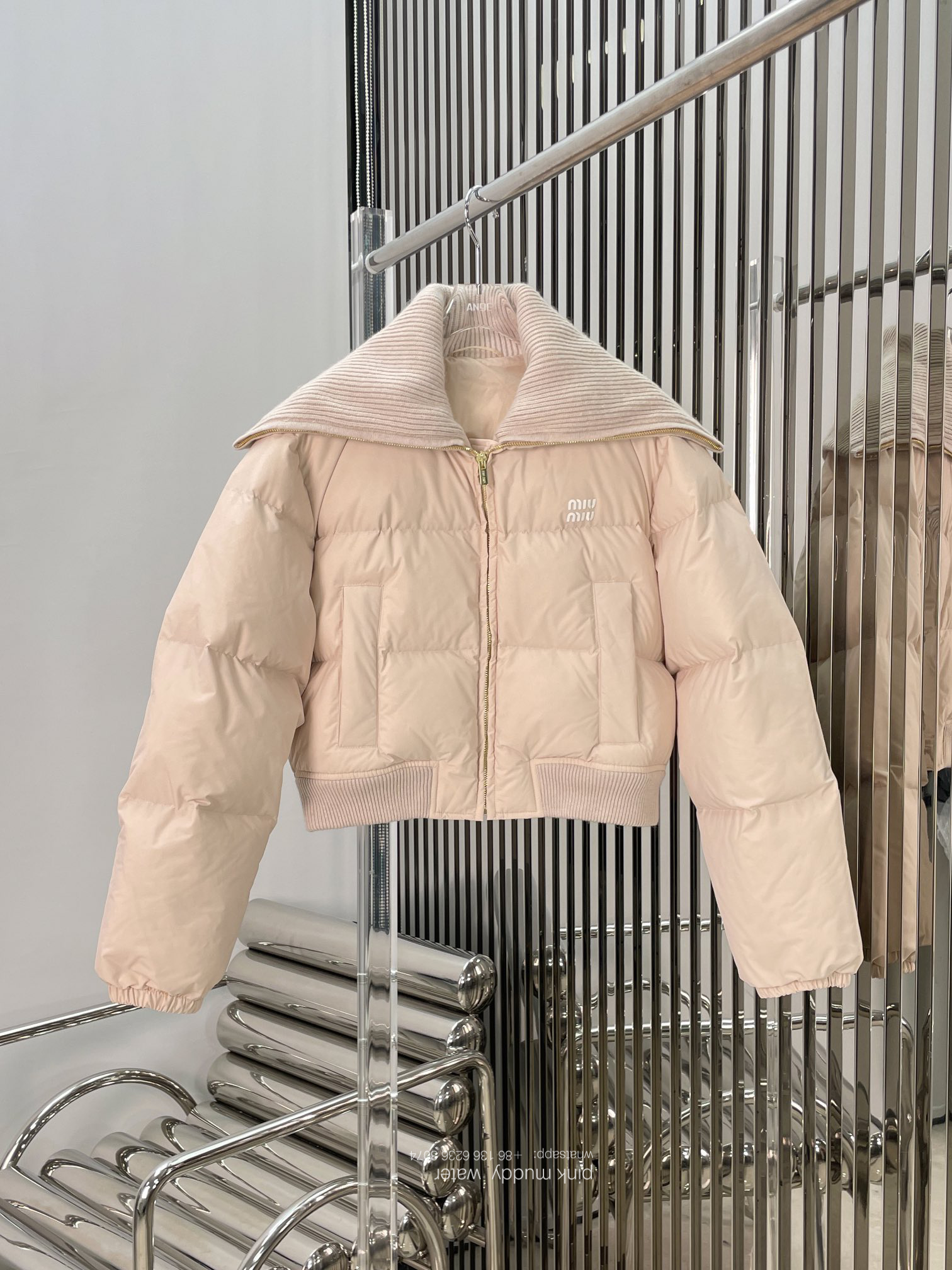Short down jacket in functional fabric