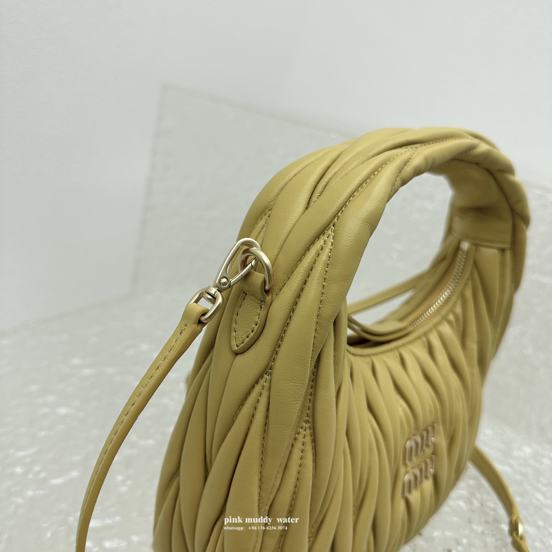 Wander Matelassé innovative monthly bag