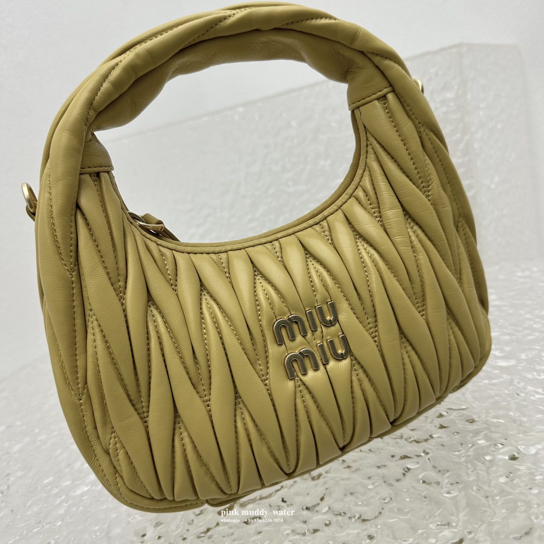 Wander Matelassé innovative monthly bag