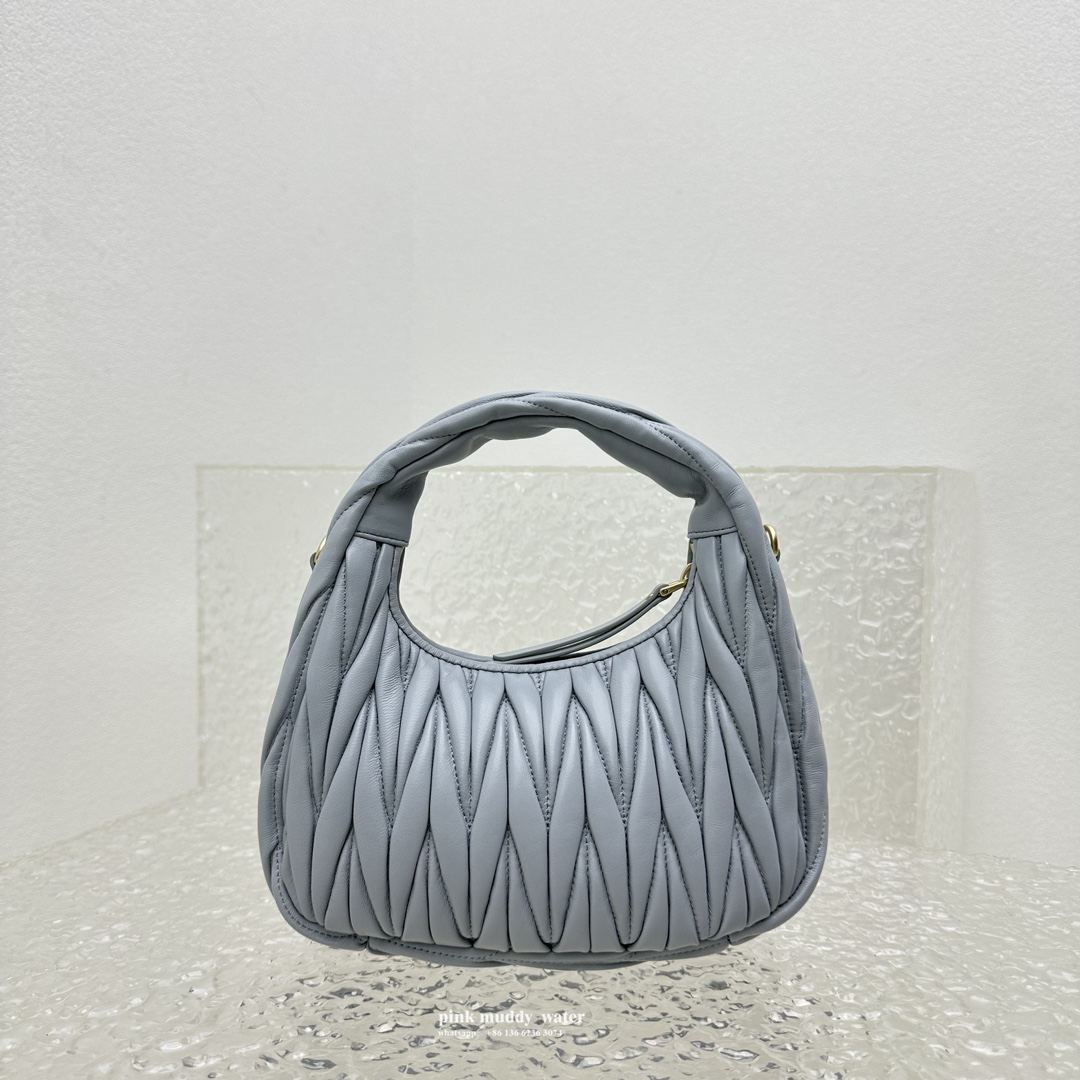 Wander Matelassé innovative monthly bag