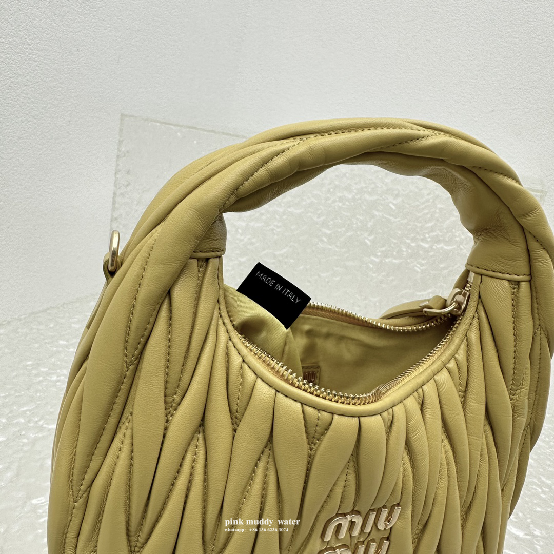 Wander Matelassé innovative monthly bag