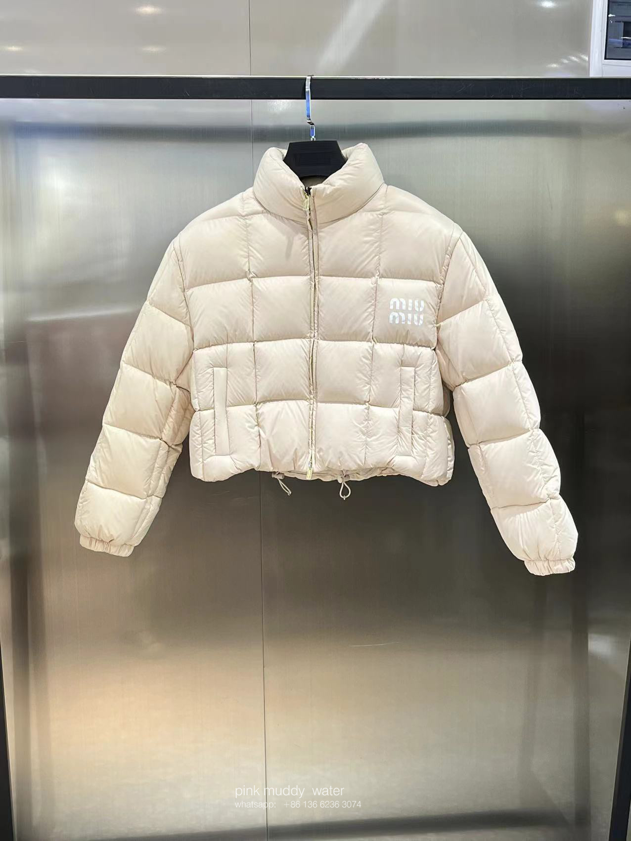 Short nylon down jacket