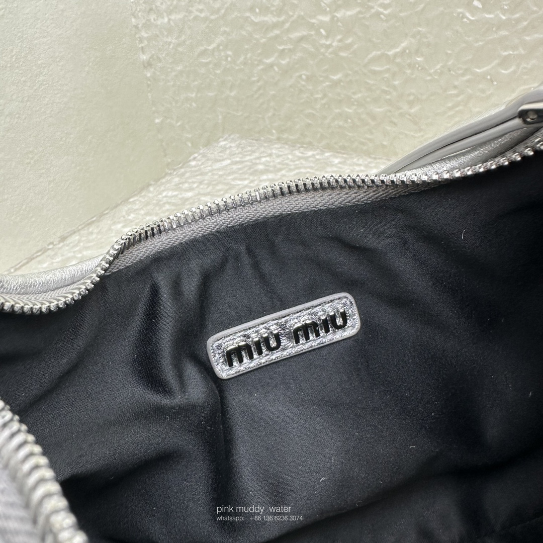 Wander Matelassé innovative monthly bag