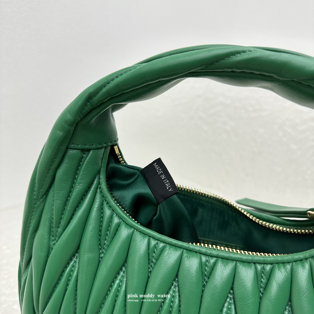 Wander Matelassé innovative monthly bag