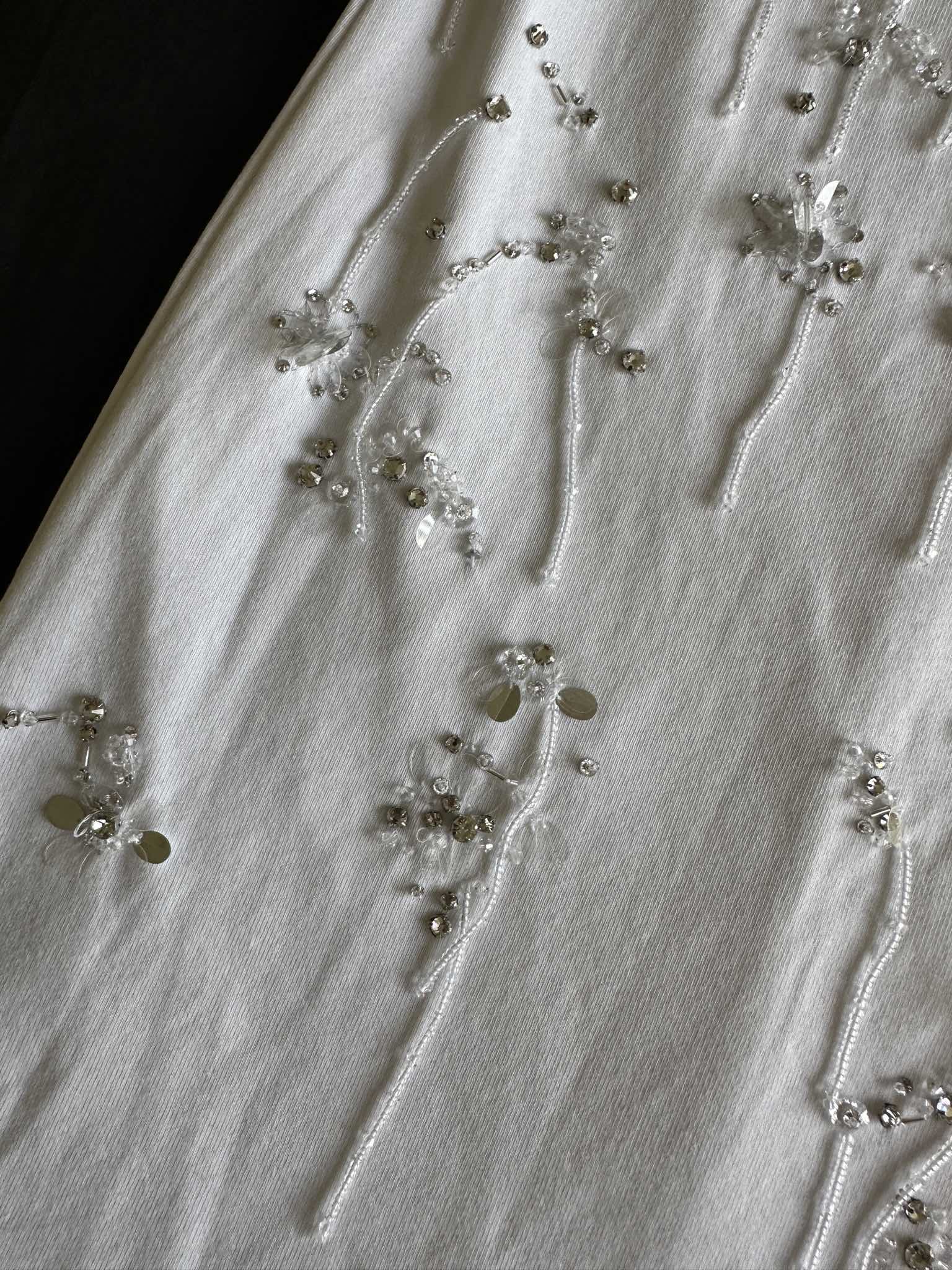 Ribbed knit jersey top with embroidery