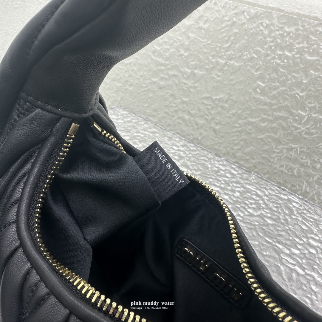 Wander Matelassé innovative monthly bag