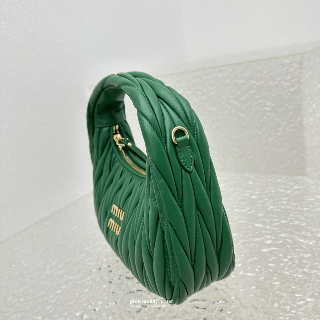 Wander Matelassé innovative monthly bag