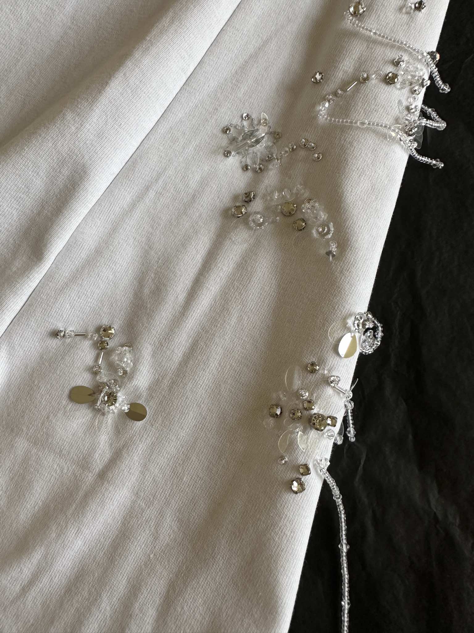 Ribbed knit jersey top with embroidery