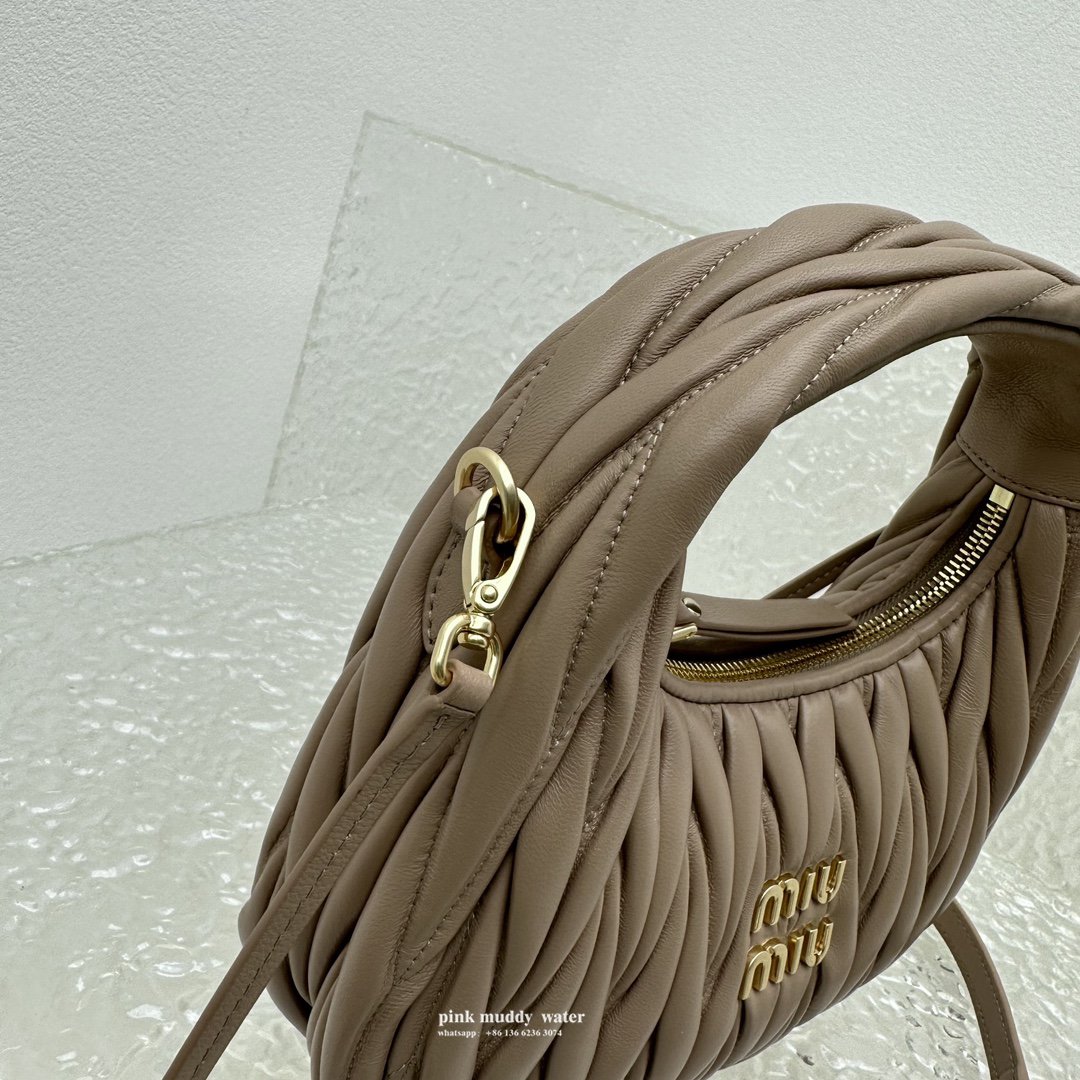 Wander Matelassé innovative monthly bag