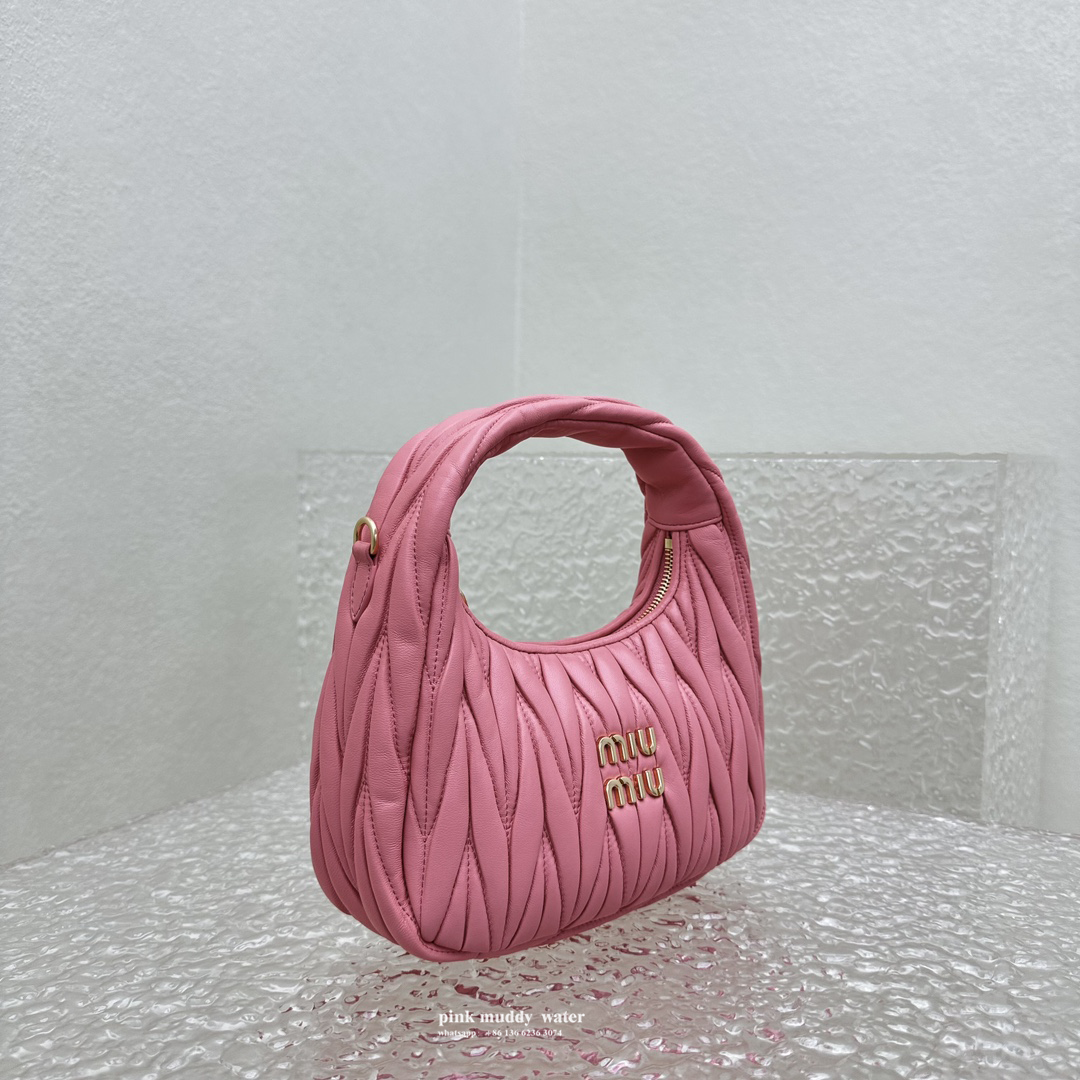 Wander Matelassé innovative monthly bag