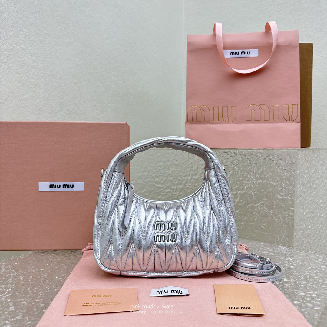 Wander Matelassé innovative monthly bag