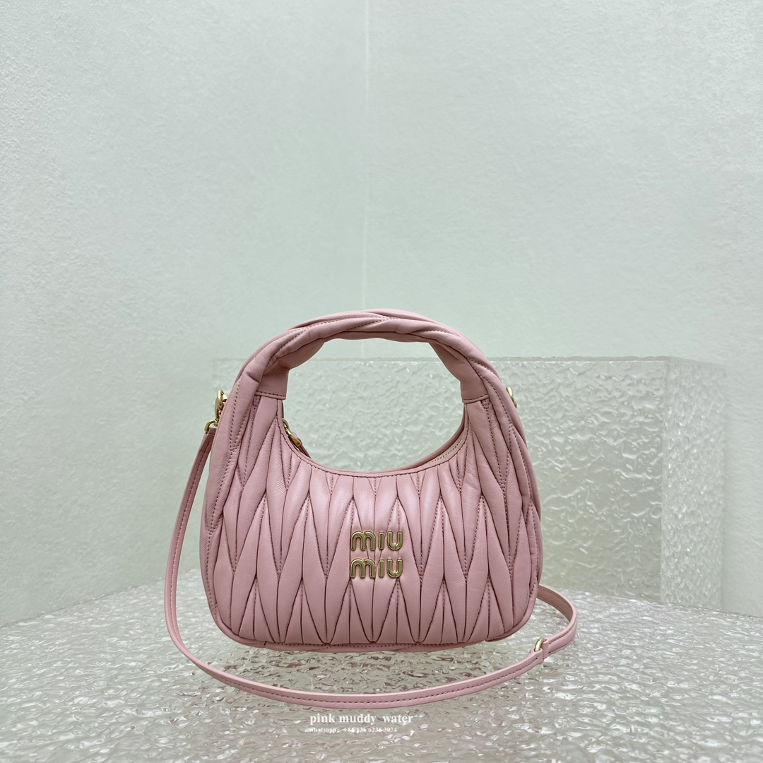 Wander Matelassé innovative monthly bag