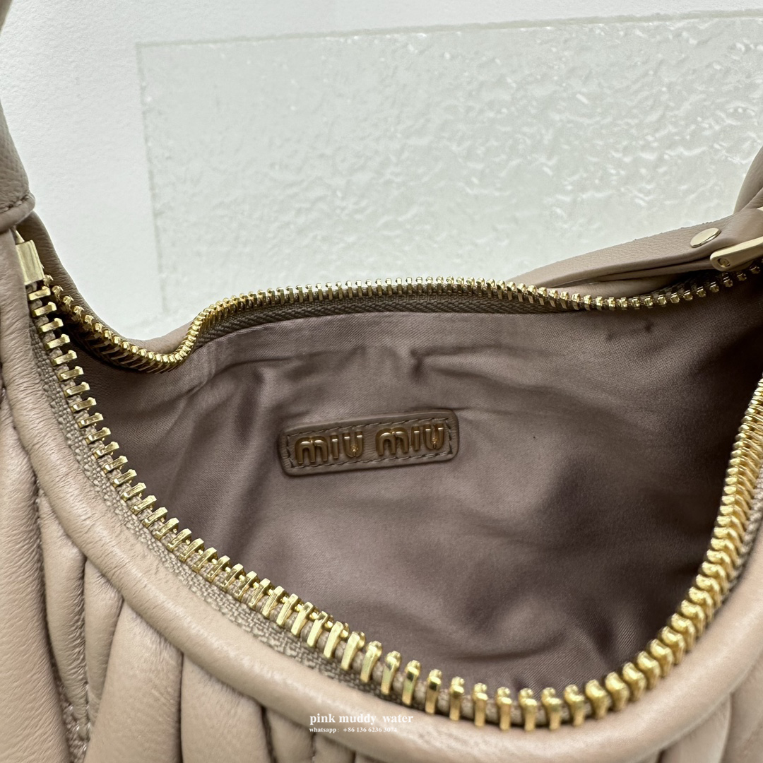 Wander Matelassé innovative monthly bag