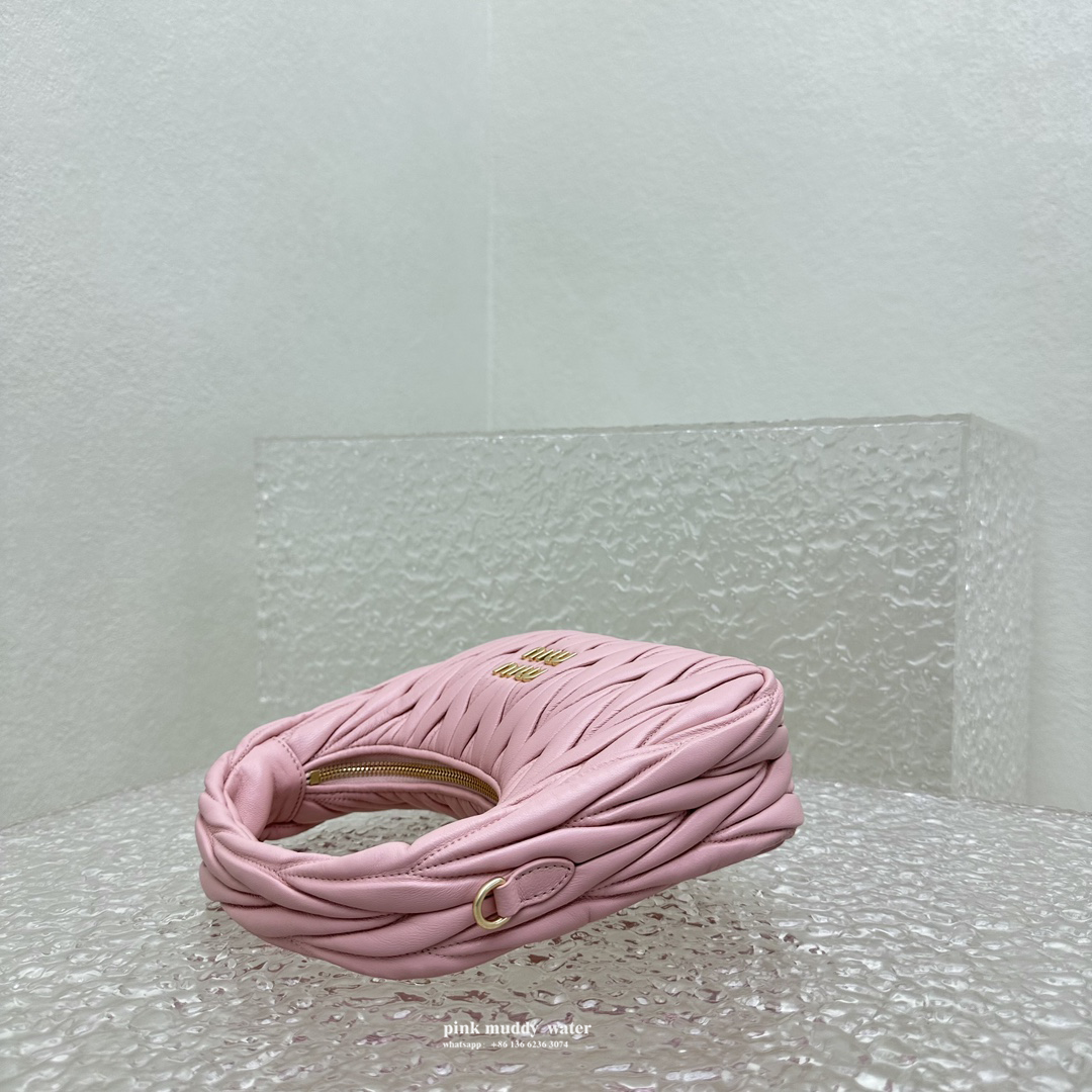 Wander Matelassé innovative monthly bag