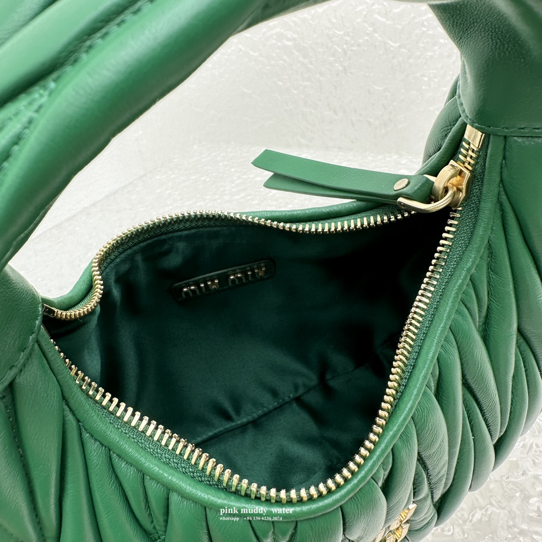 Wander Matelassé innovative monthly bag