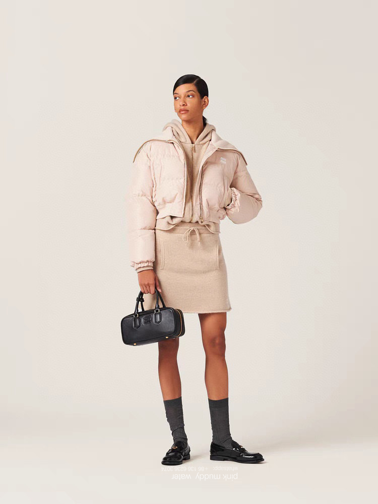 Short down jacket in functional fabric