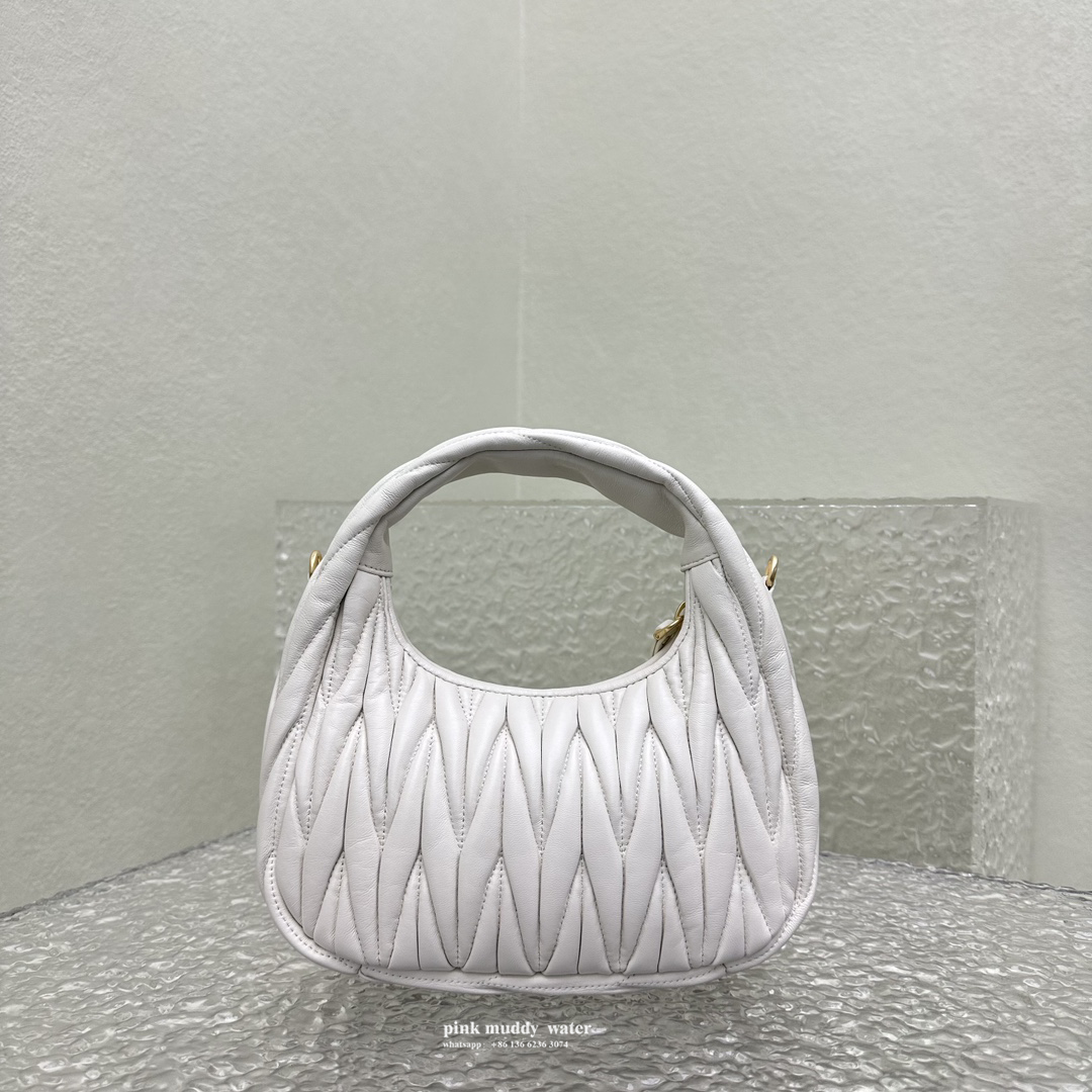 Wander Matelassé innovative monthly bag